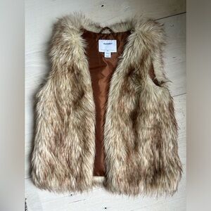 Old Navy girls faux fur vest size (L) 11-12